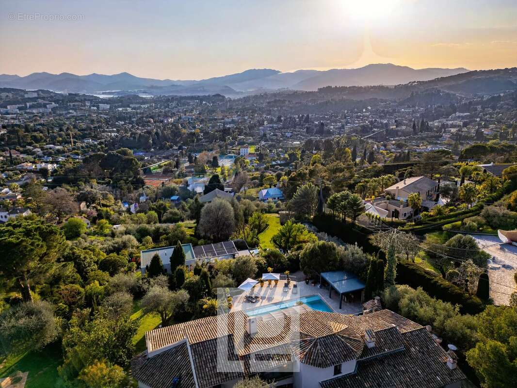 Maison à MOUGINS