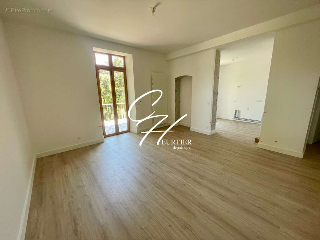 Appartement à LE PONT-DE-CLAIX