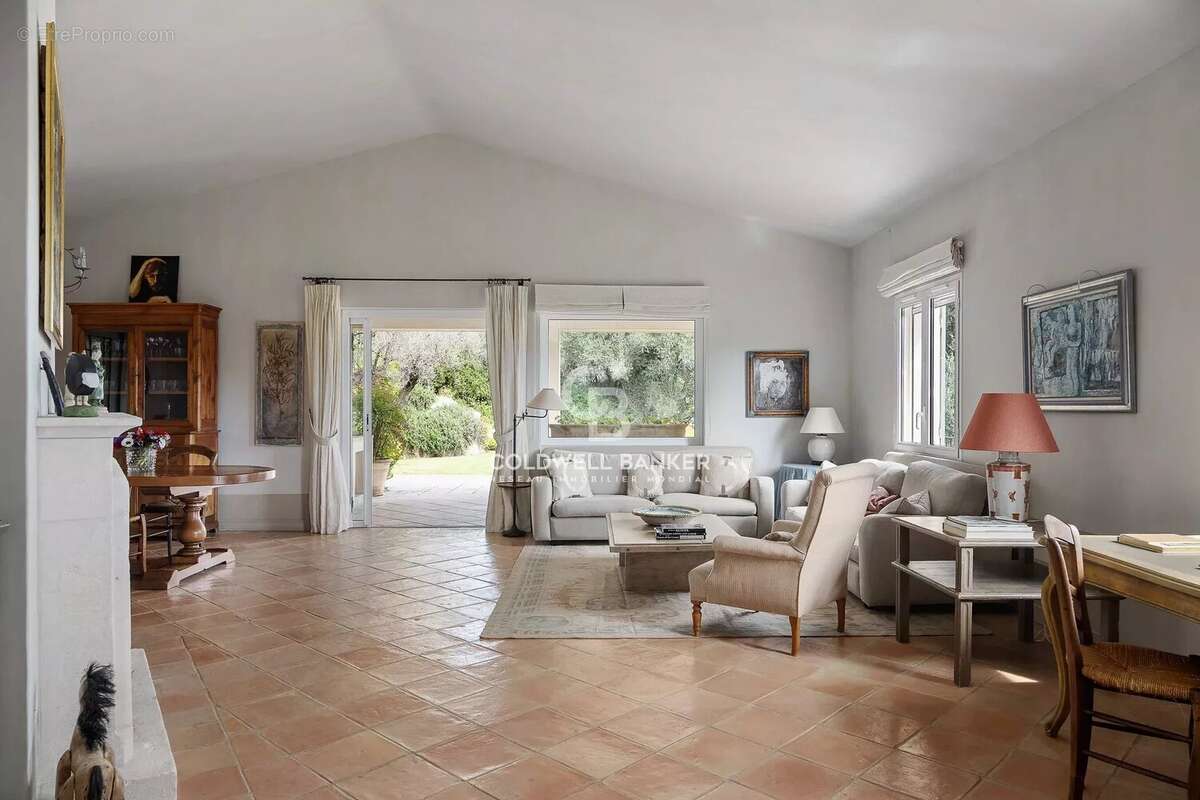 Maison à VALBONNE