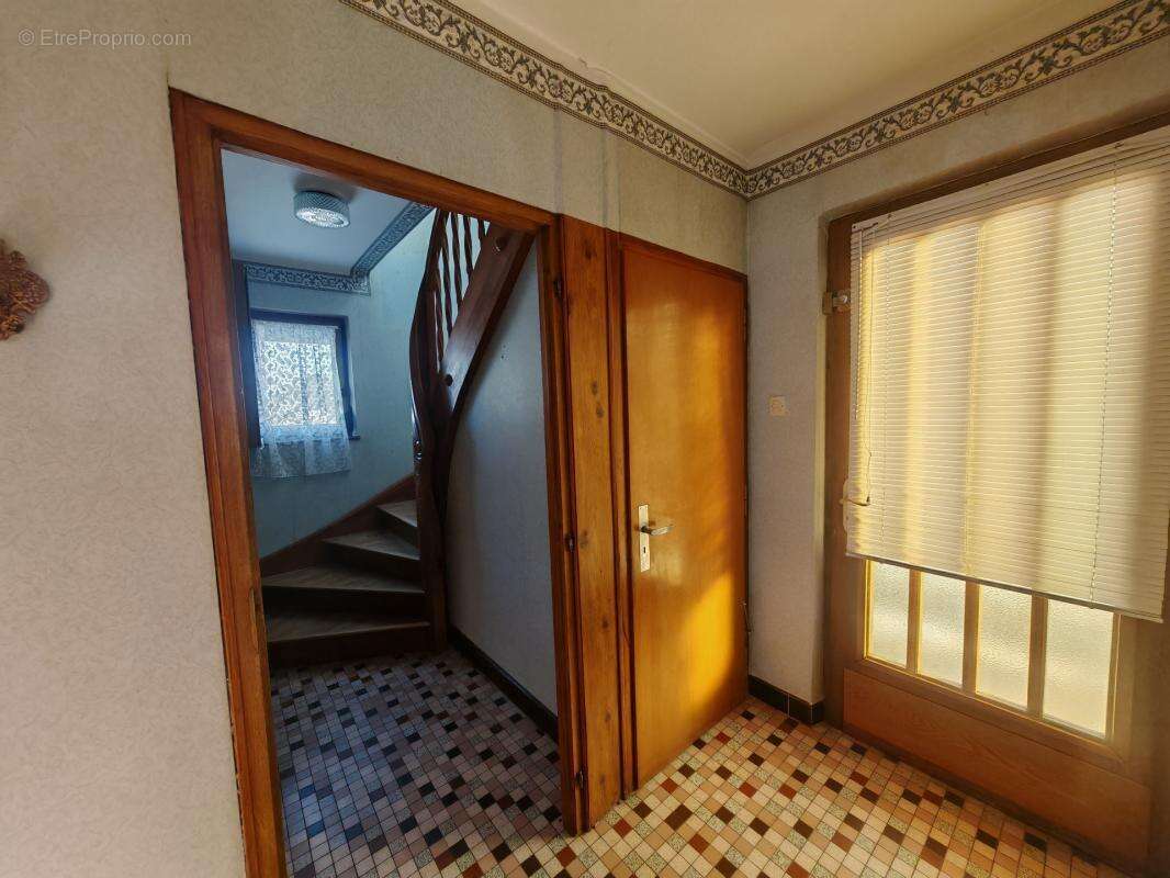 Maison 6 pièces - 4 chambres - sous sol - proximité Gare - photo 11