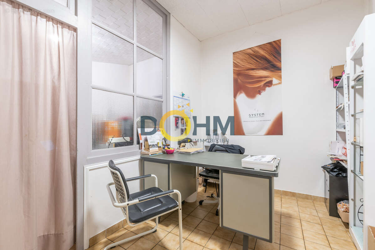 Commerce à AIGUILHE