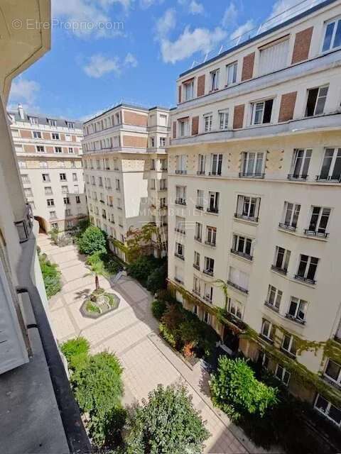 Appartement à PARIS-7E