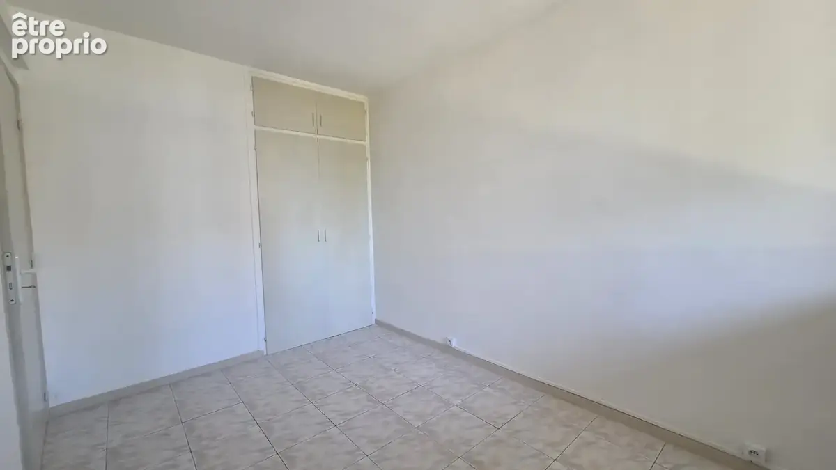 A vendre - beziers - quartier injalbert - appartement rdc t4 de 85 m2 avec loggia et cave - photo 6
