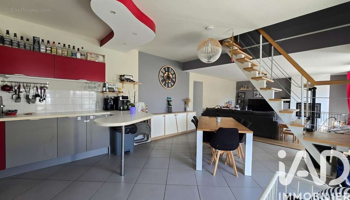 Photo 2 - Maison à SAINT-GEORGES-DE-POISIEUX