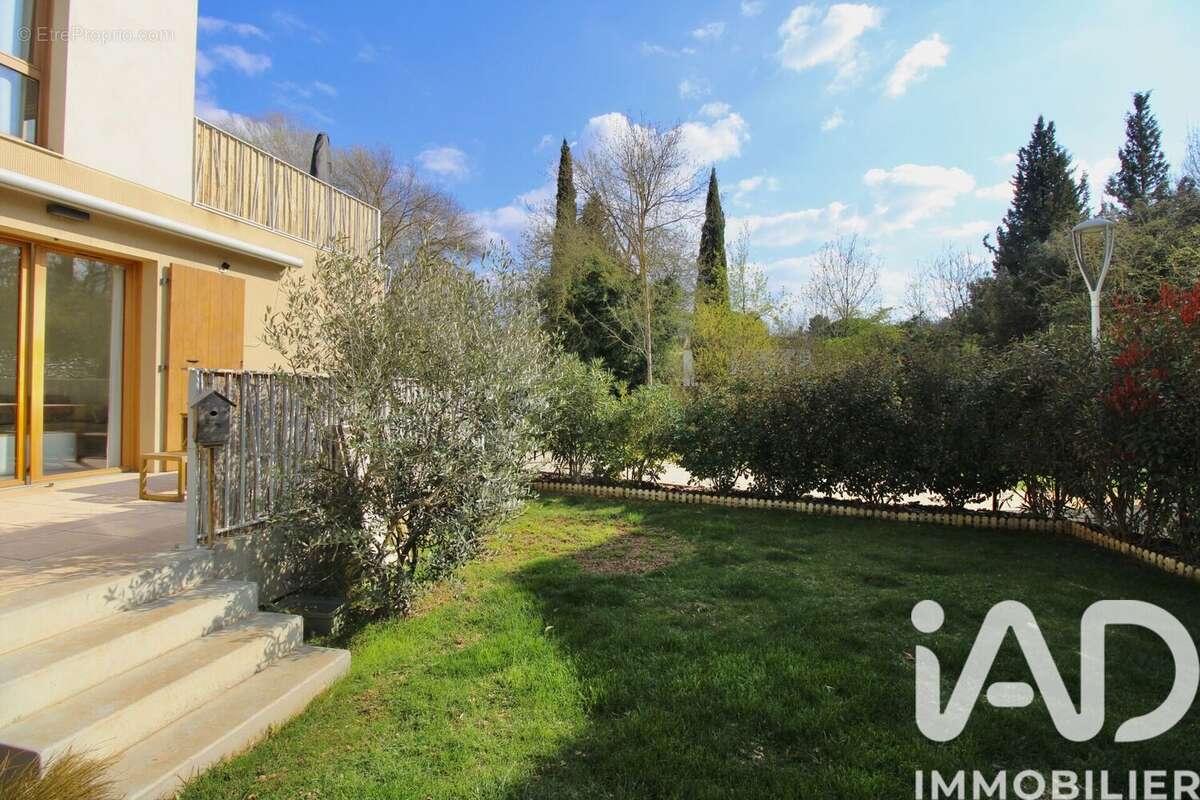 Photo 9 - Appartement à CHATEAUNEUF-LE-ROUGE
