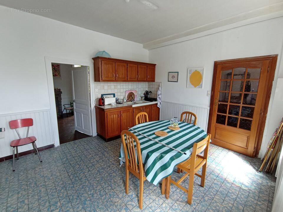 Maison à LE MAYET-DE-MONTAGNE