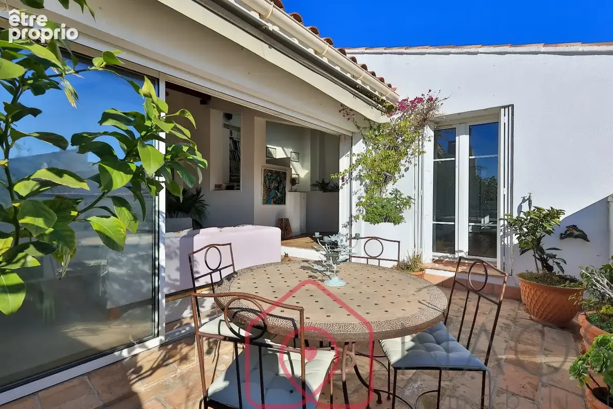 Le Beausset - Maison de village de plus de 218 m2 avec deux garages - photo 16