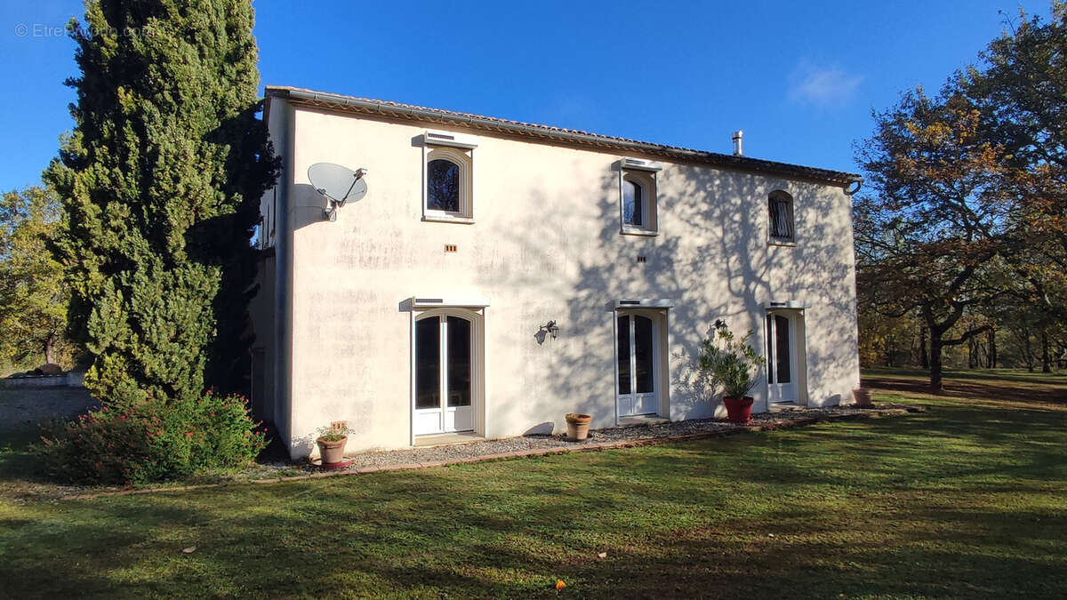 Maison à MONTAIGU-DE-QUERCY