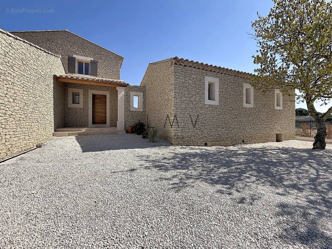 Maison à GORDES