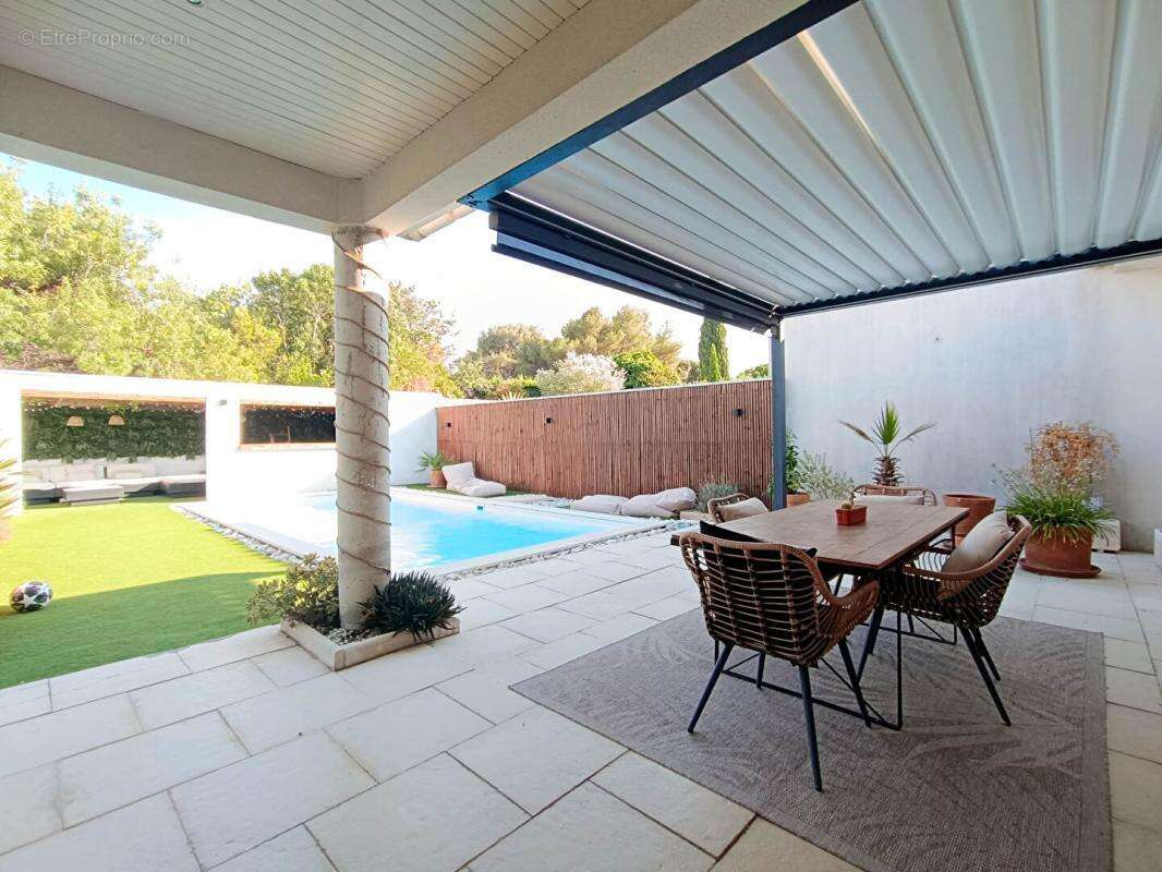 Maison Saint Chamas 5 pièce(s) Avec Piscine et jardin aménagé - photo 4
