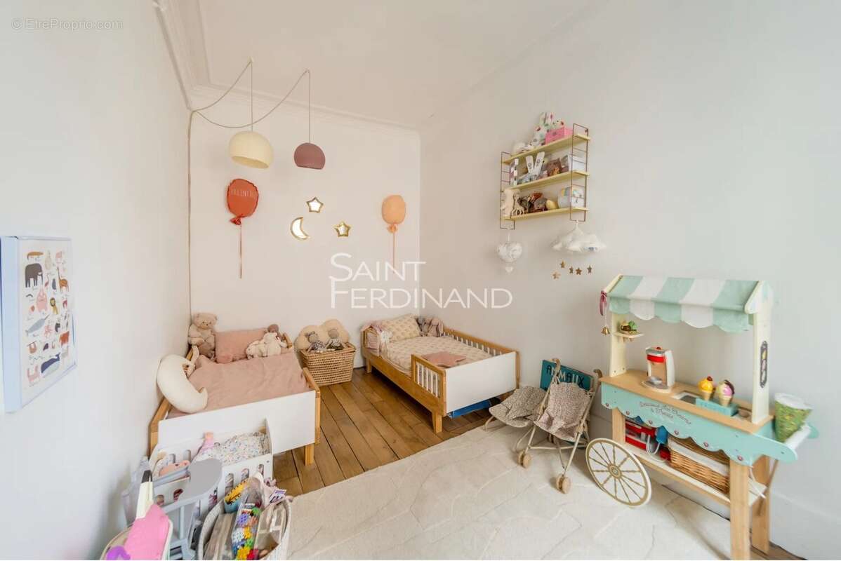 Appartement à PARIS-17E