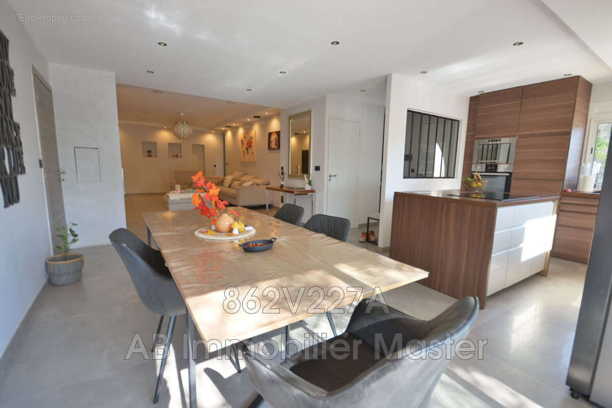 Appartement à MOUGINS