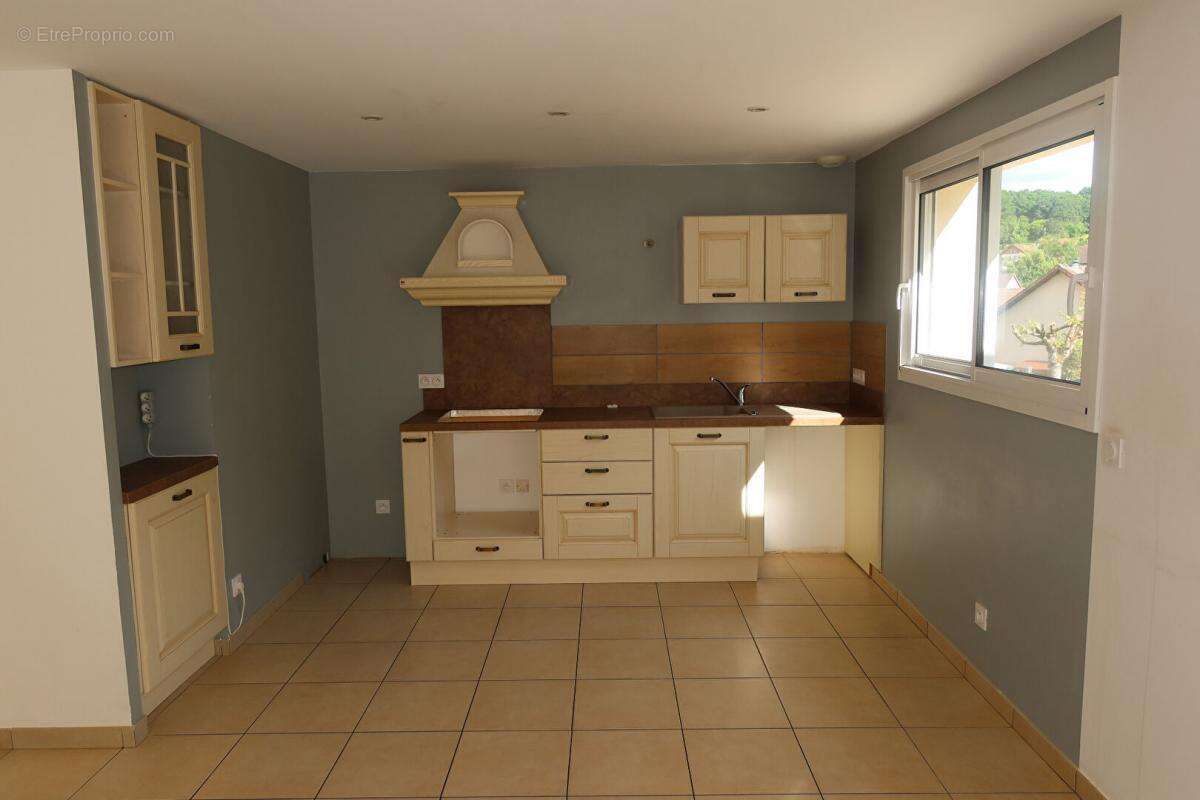 Maison à POUILLEY-LES-VIGNES