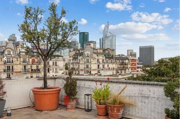 Appartement à NEUILLY-SUR-SEINE
