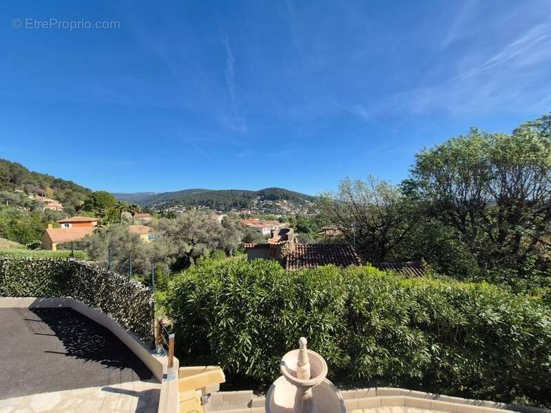 Maison à SOLLIES-VILLE