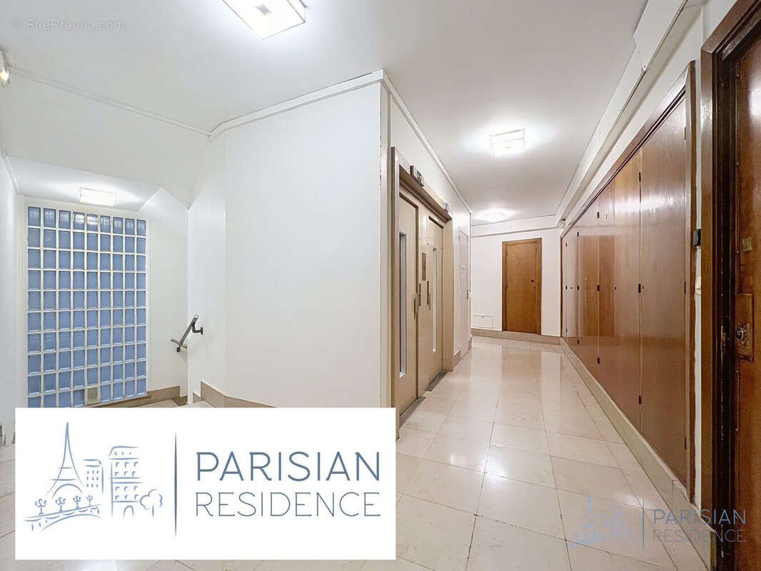 Commerce à PARIS-8E