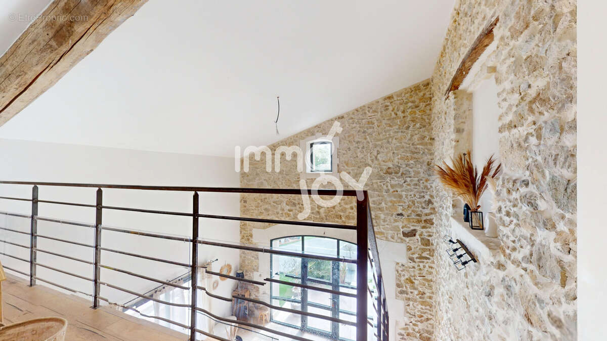 Maison à OUVEILLAN