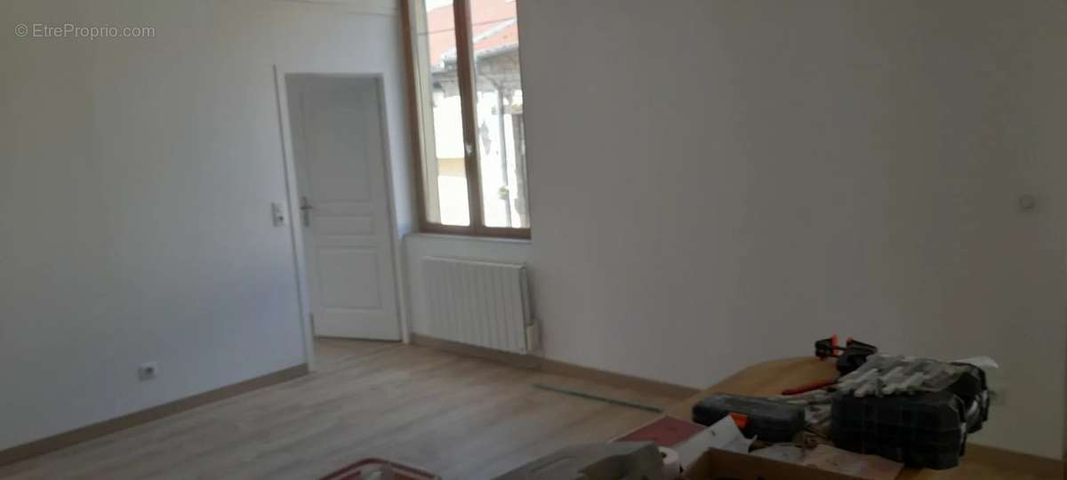 Maison à BAZINCOURT-SUR-SAULX