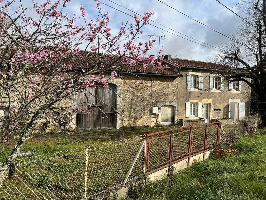 Maison à ROUMAZIERES-LOUBERT