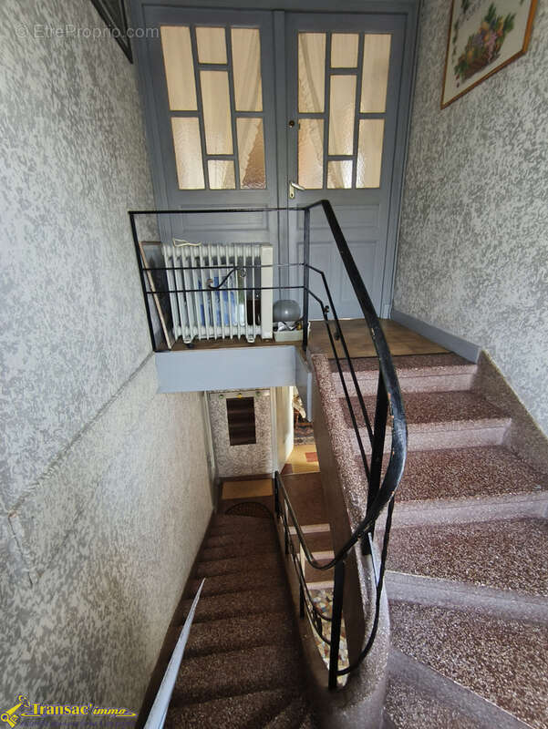 À Saint Rémy sur Durolle proche du plan d'eau, belle maison familiale 6 pièces avec 2 garages. - photo 9