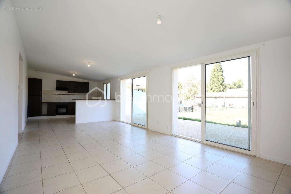 Maison à PAREMPUYRE