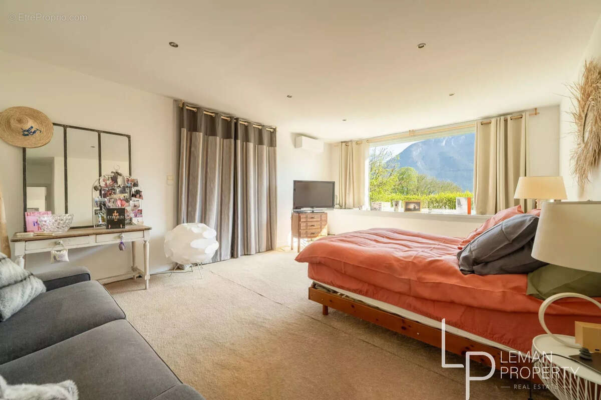 SEVRIER - Exceptionnel appartement face au lac d'Annecy - photo 11