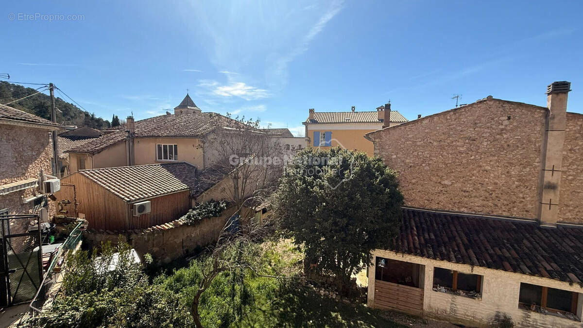 Appartement à VARAGES