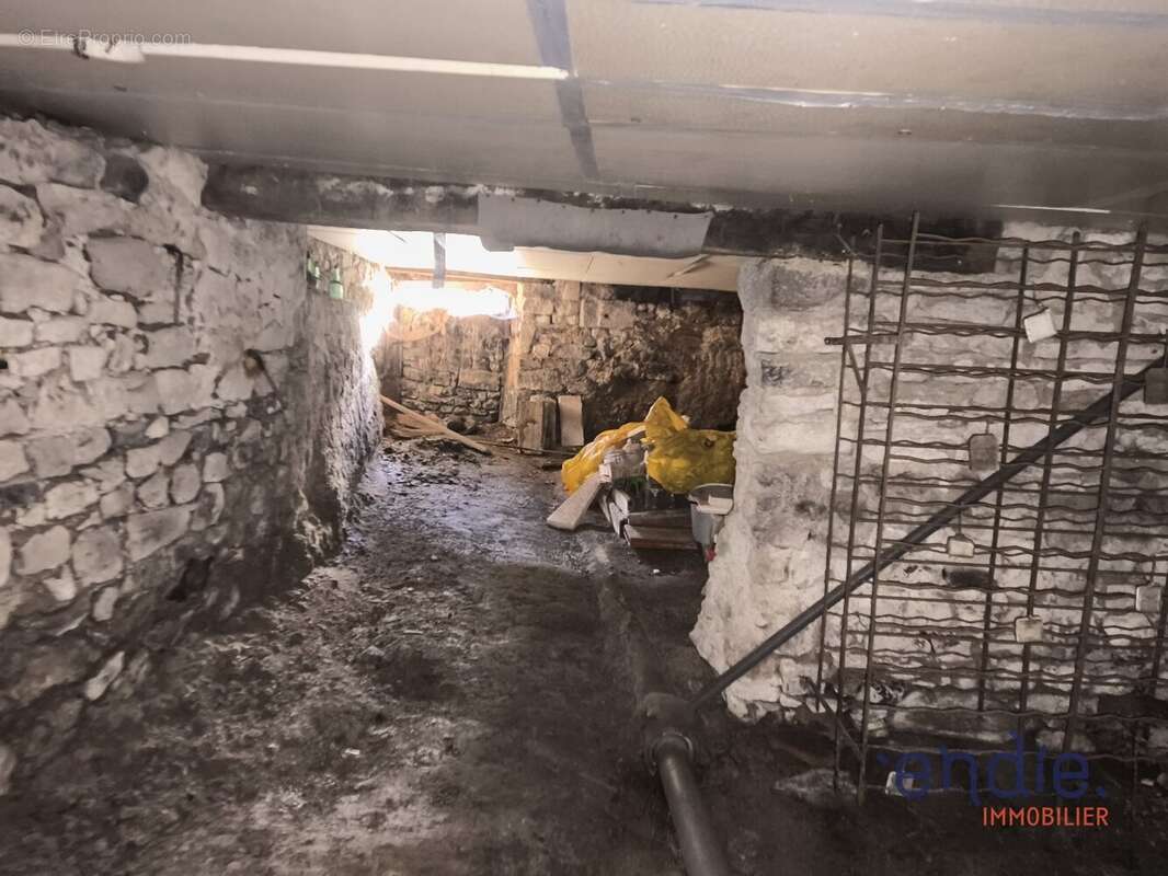 Maison à THENEUILLE