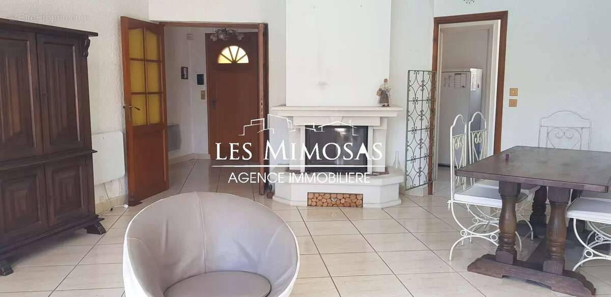 Maison à LE MUY