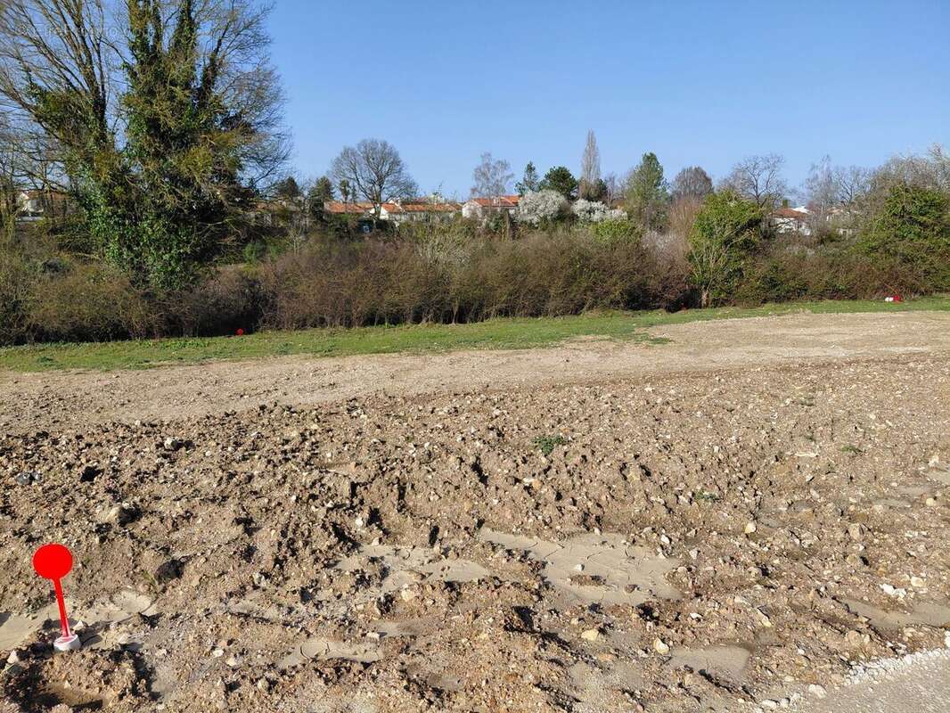 Terrain à SAINTES