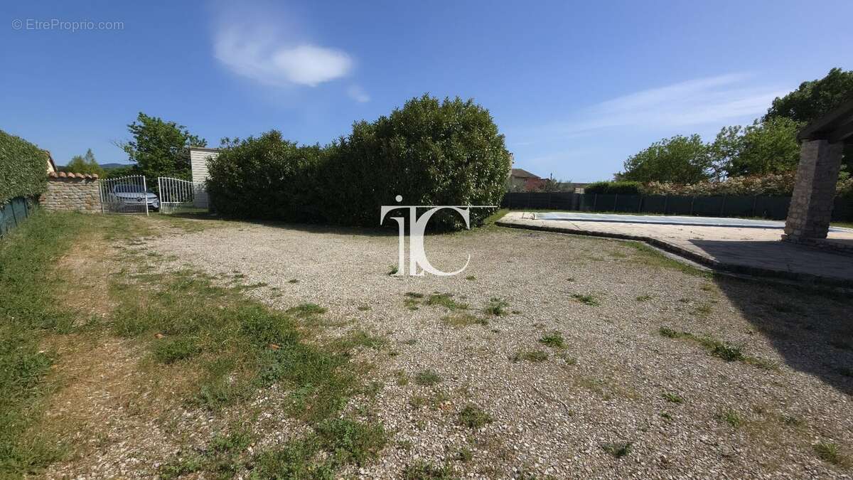 Maison à BERRIAS-ET-CASTELJAU