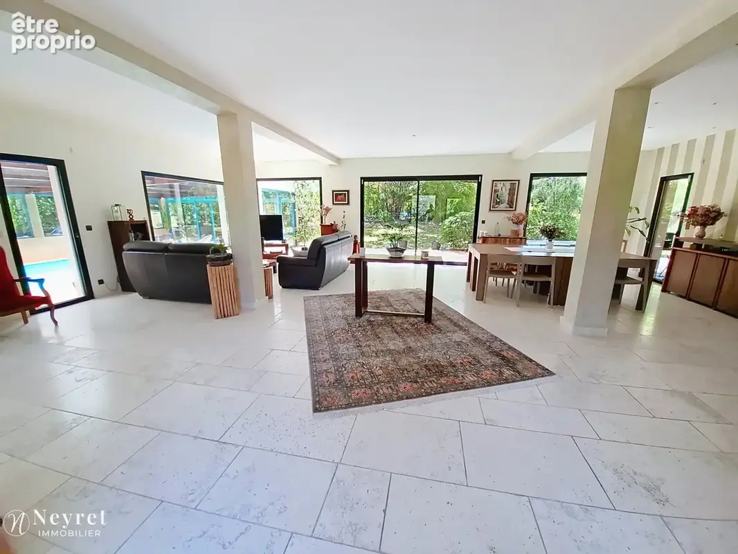 Rare : Maison d'architecte d'exception de 308 m2 sur son terrain paysagé de 2546 m2 - photo 5