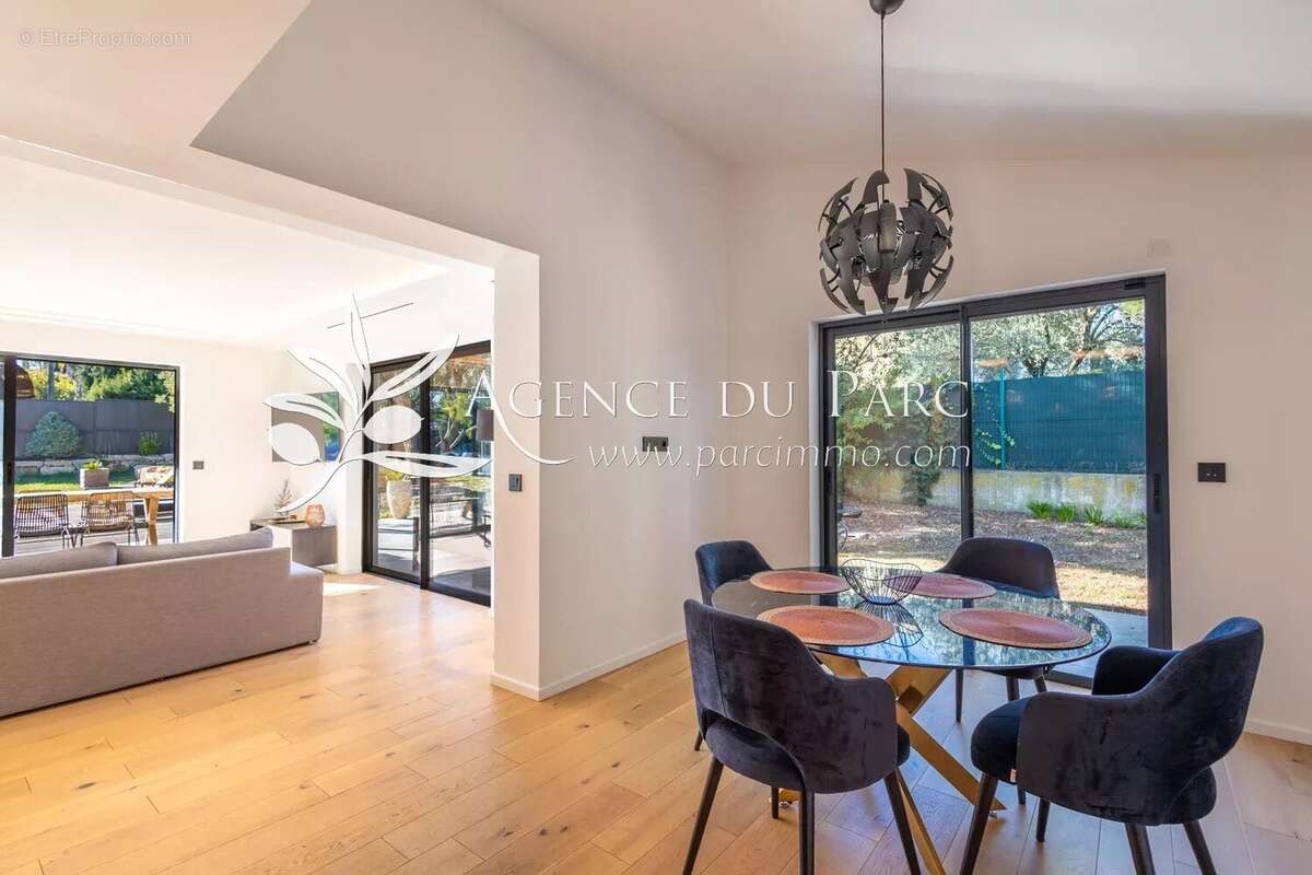 Maison à MOUGINS