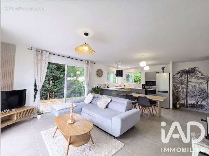 Maison 91 m² à Le Chay  - photo 2