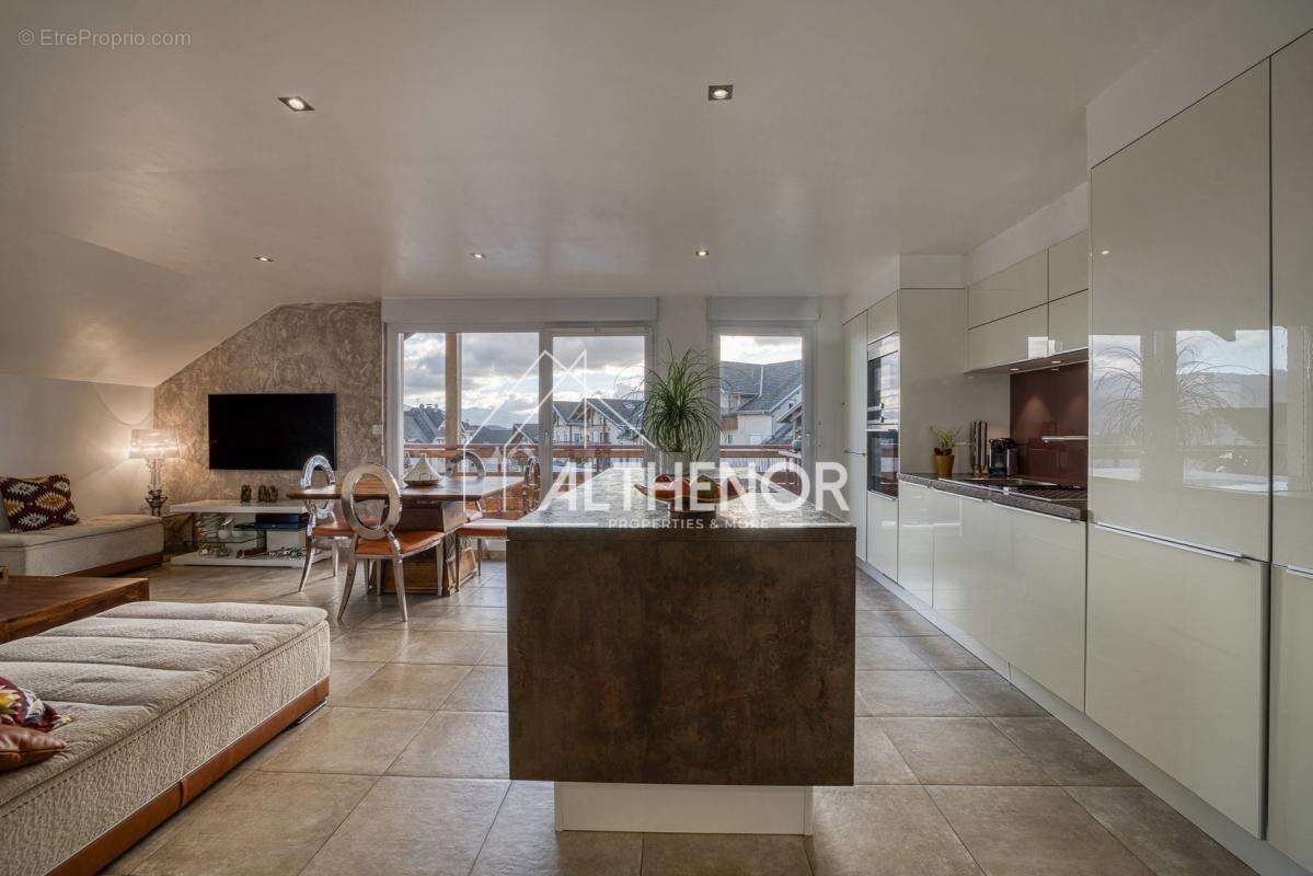 Appartement à POISY