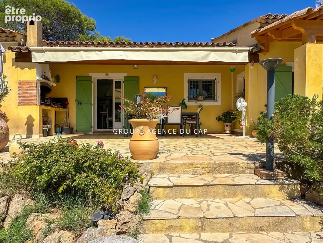 A vendre  la bouverie villa provencale plain pied piscine garage - photo 2