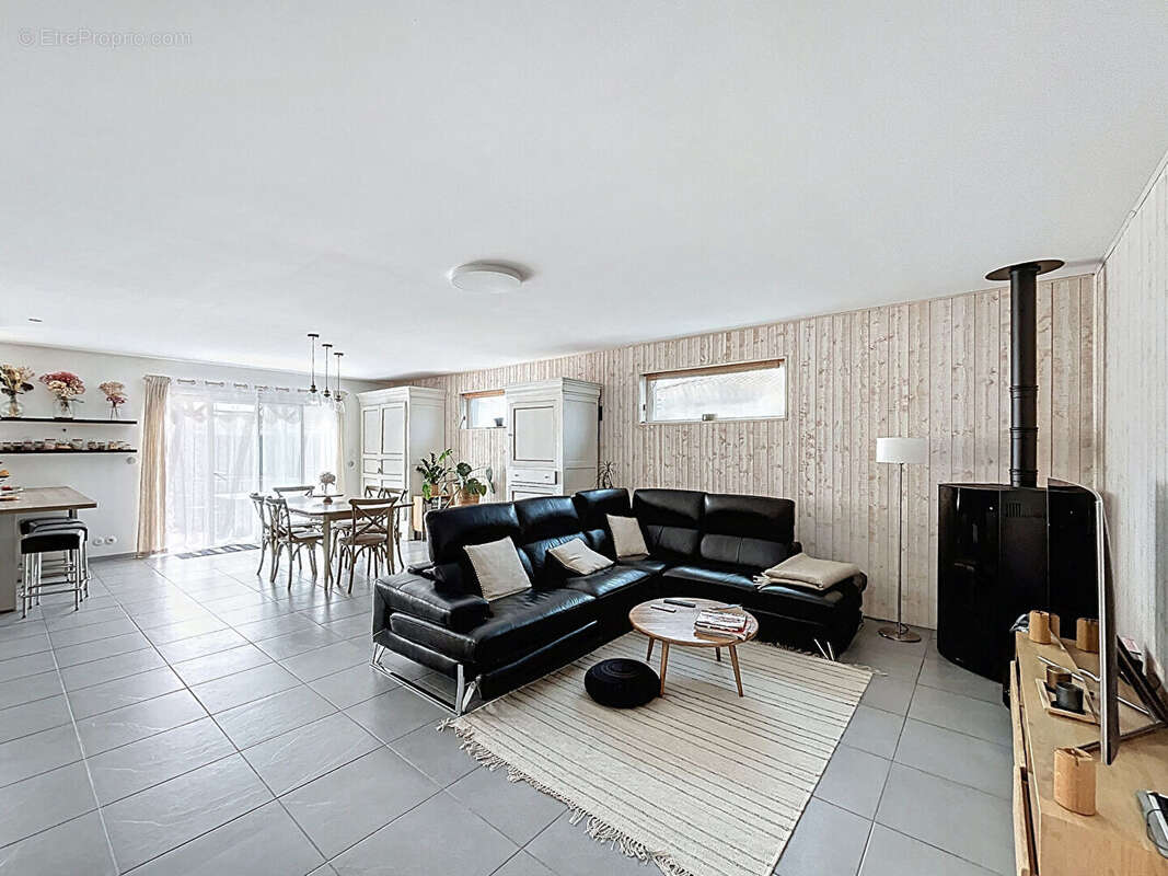 Maison à PAREMPUYRE