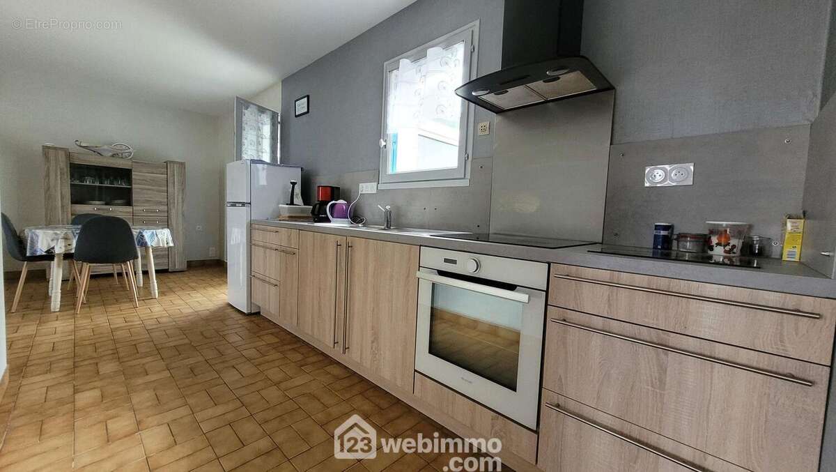 Cuisine aménagée et équipée - Maison à LONGEVILLE-SUR-MER