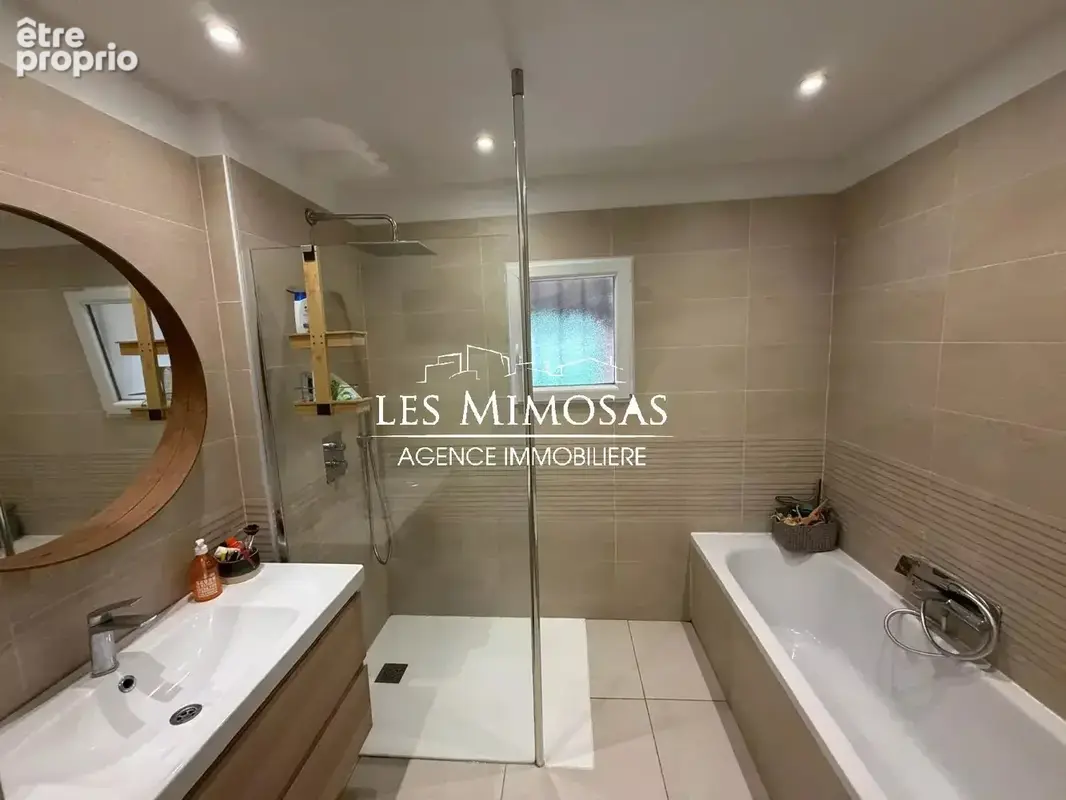 FREJUS-PLAGE, Maison individuelle de 115m² de plain-pied avec garage - photo 12
