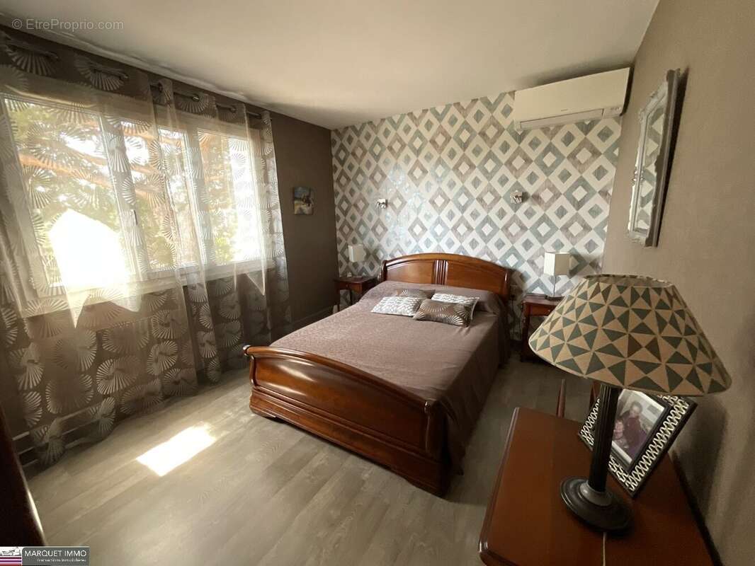 Volumineux appartement T3 + bureau offrant 95 m² au 1° étage d'un immeuble de 1976 bien entretenu avec cave et parking privatif. - photo 4