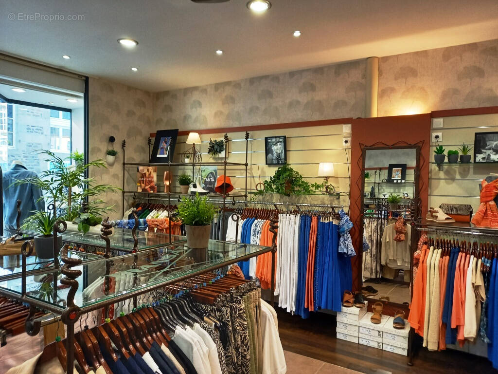 Commerce à FOUGERES