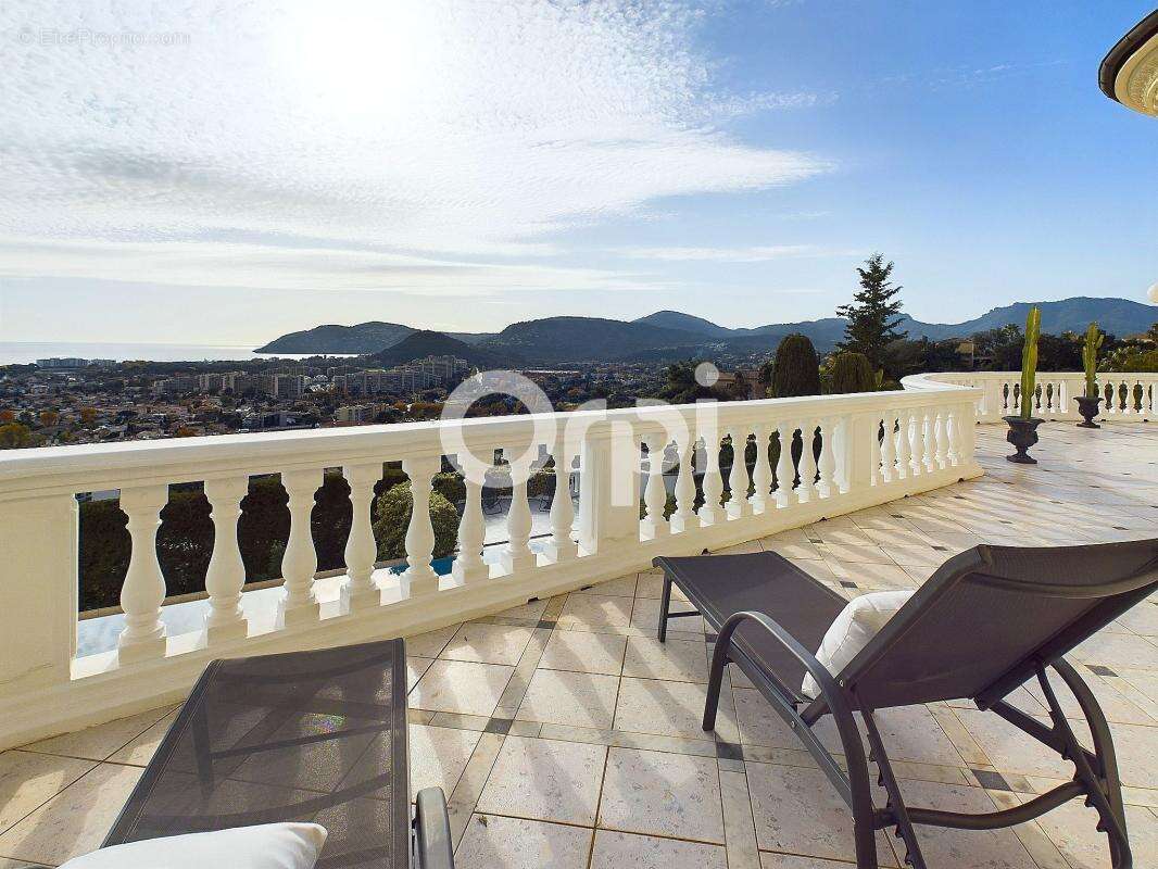 Maison à MANDELIEU-LA-NAPOULE