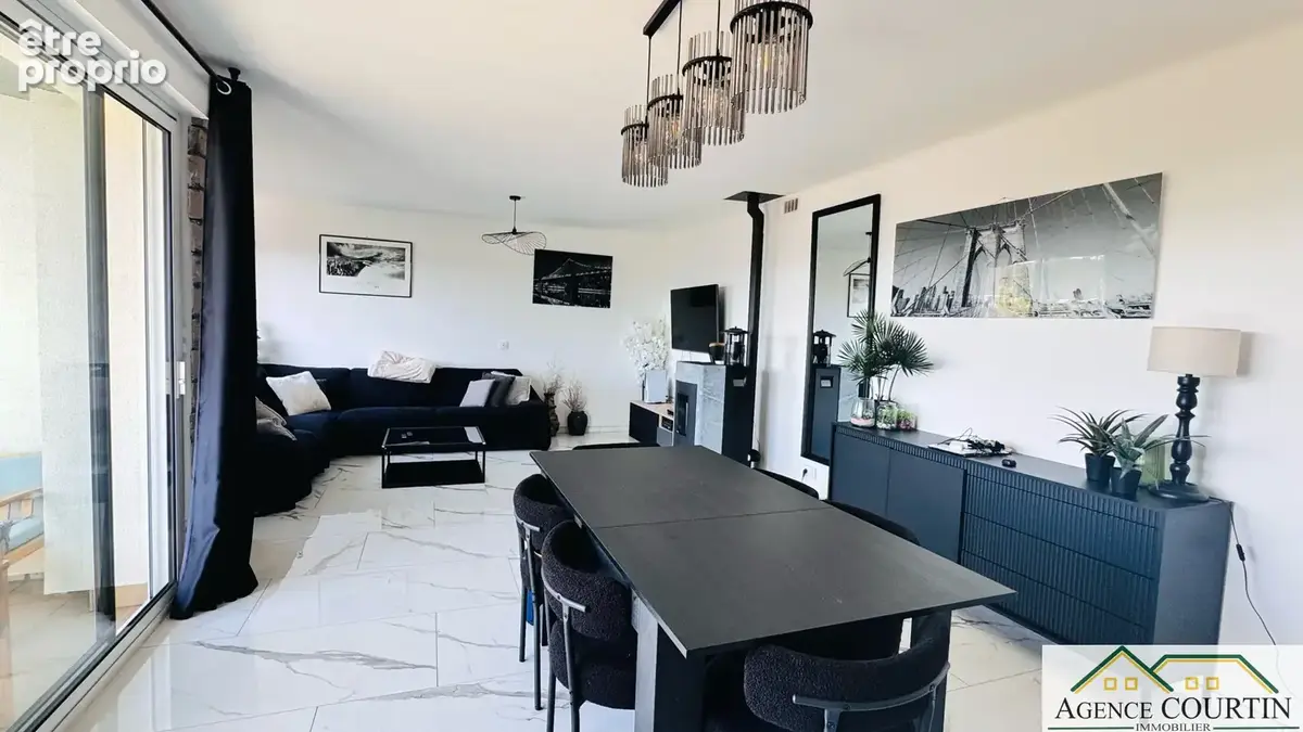 Maison familiale avec 4 chambres, terrain clos et vue dégagée à Lons-le-Saunier - photo 5