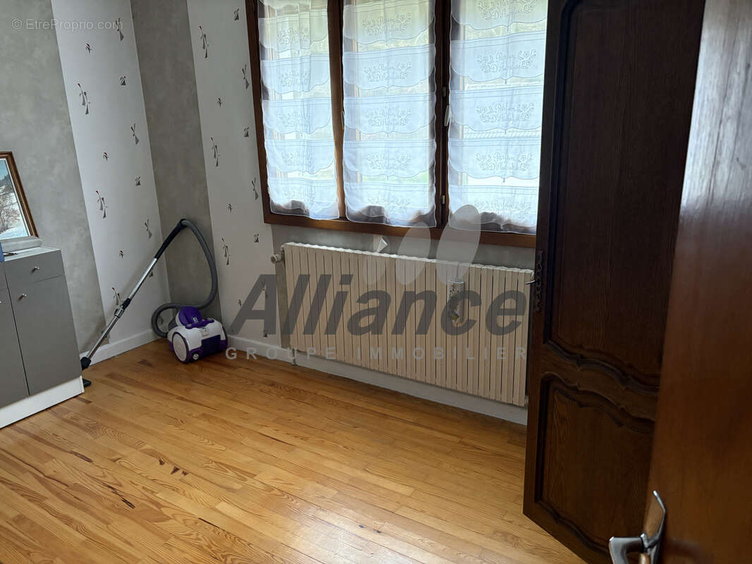 Maison  de  type  f5  sur  rez  de  jardin  a  la  longine - photo 16