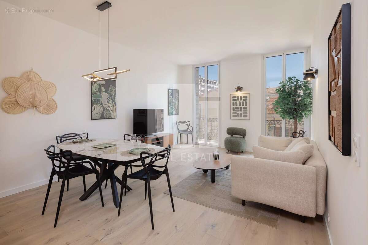 Cannes Centre Ville - Dernier étage - Appartement 4 pièces - photo 2