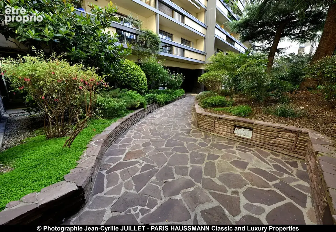 Appartement + cave + parkings (en option) + studette (en option). - photo 11