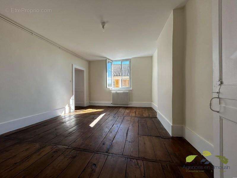 Appartement à SAINT-LEONARD-DE-NOBLAT