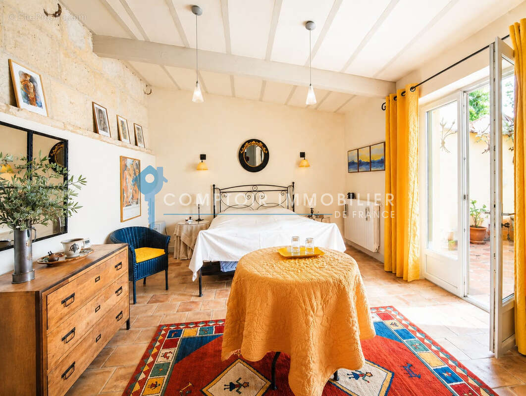 Maison à FONTVIEILLE