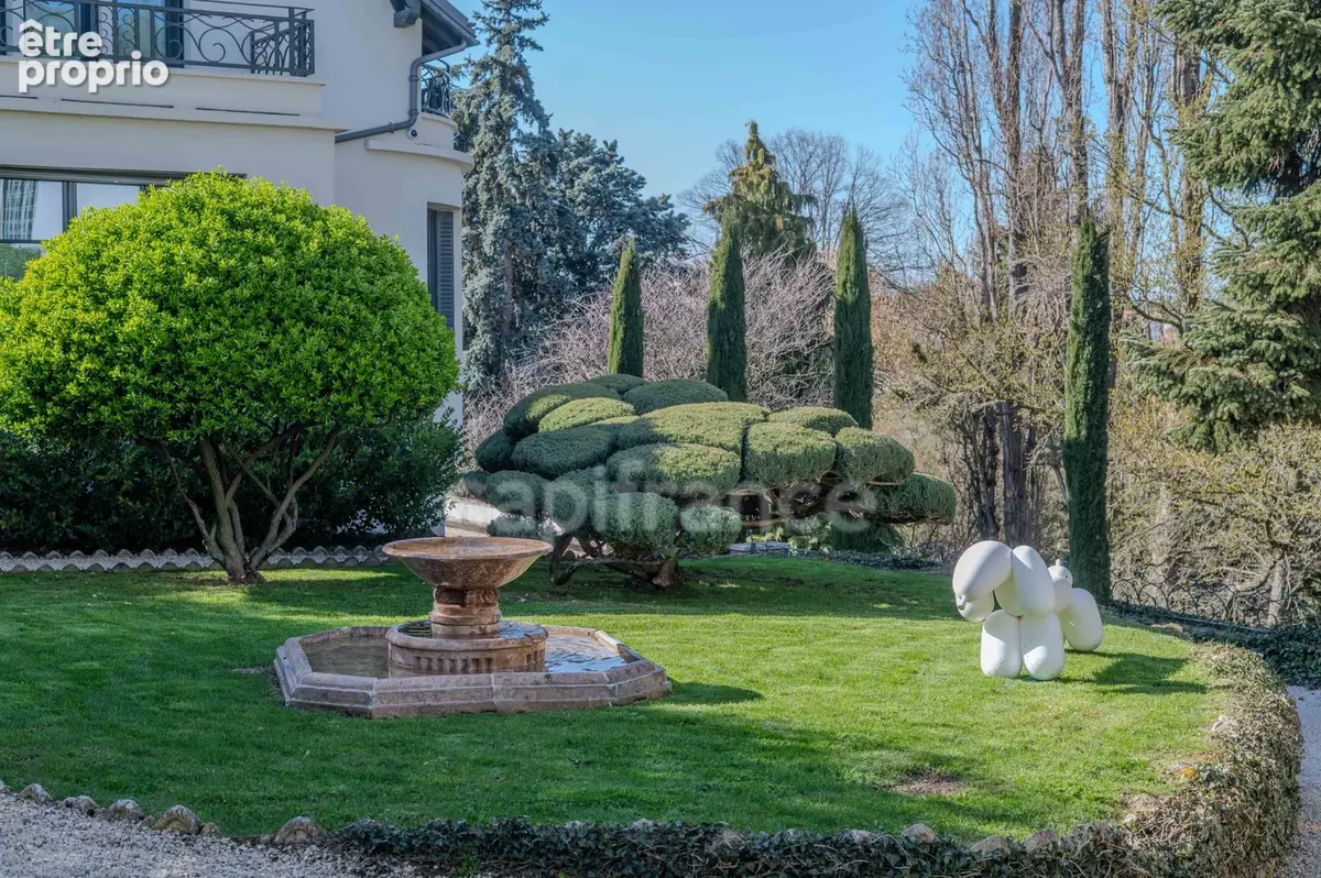Une propriété de caractère, discrète et élégante, où le charme de la Belle Époque rencontre le confort d’une rénovation récente - photo 3