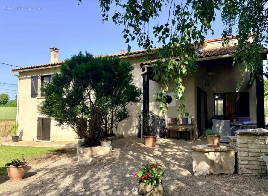 Maison à RUFFEC